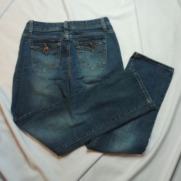 Sonoma Life Style Straight Leg Mom Jeans Covered Back Pocket Stretch Denim sz 10 - Picture 3 of 6
